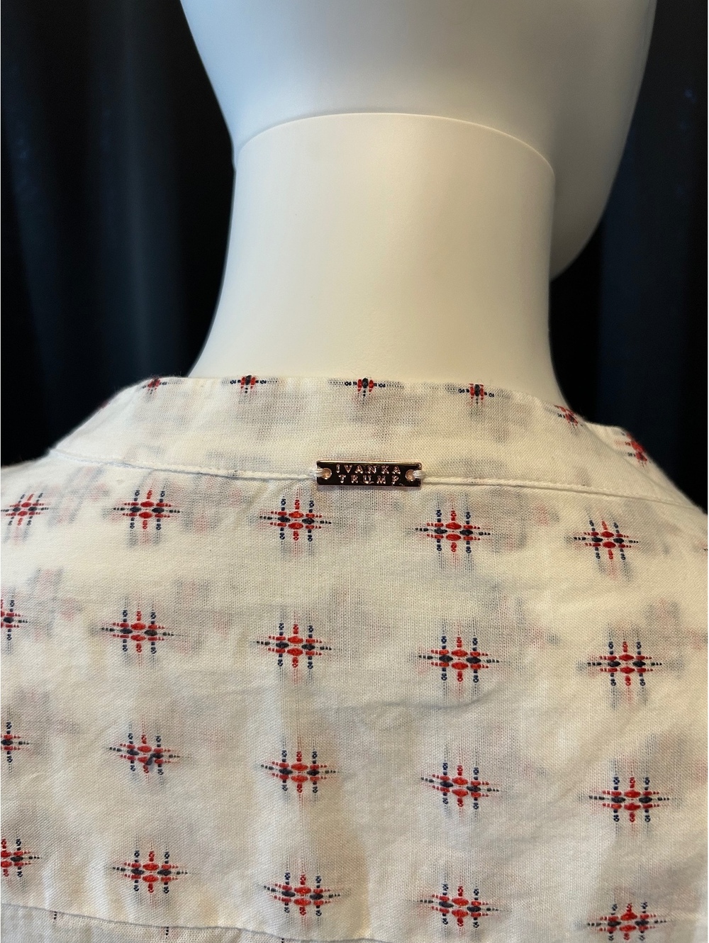 Ivanka Trump pullover top - Picture 4 of 8